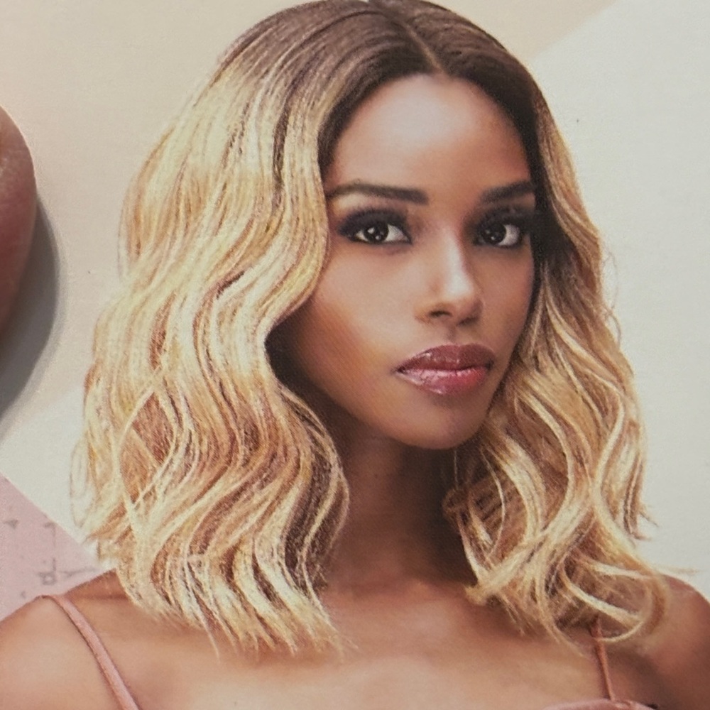 Bobbi Boss Natural Lacefront and Hand-Tied Lace Part Wig NWOT